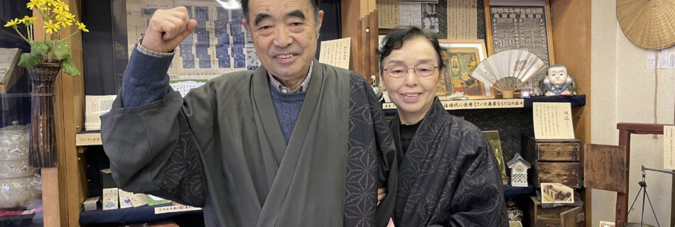 名張市中町の角田酒店、通称はなびし庵の店主夫妻です。名張市議会議員小林勝にて撮影