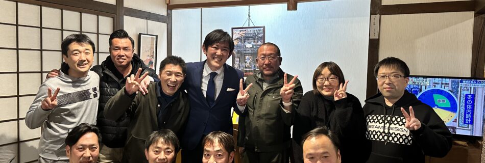 川崎ひでと衆議院議員と小林まさる名張市議会議員と名張市の若手メンバー