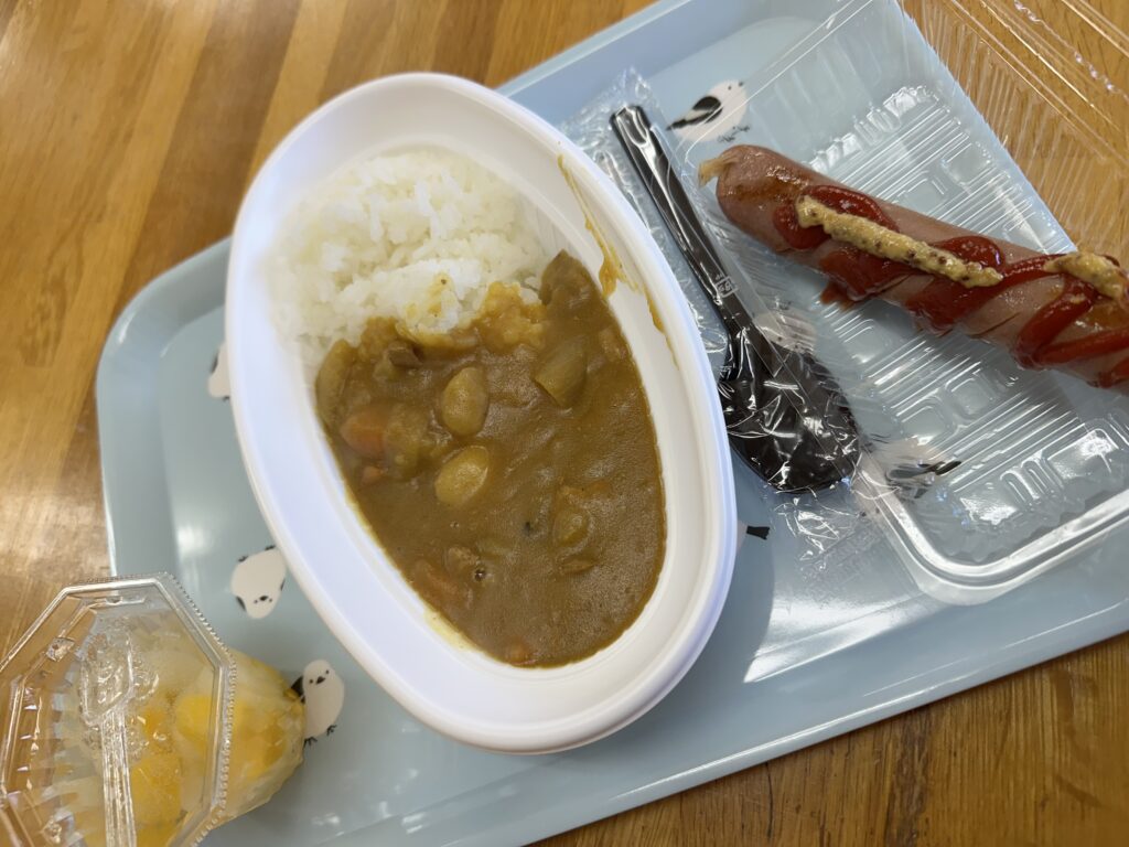 赤目フェスティバルで振る舞われたカレーライスとフランクフルト!美味しかったです♪