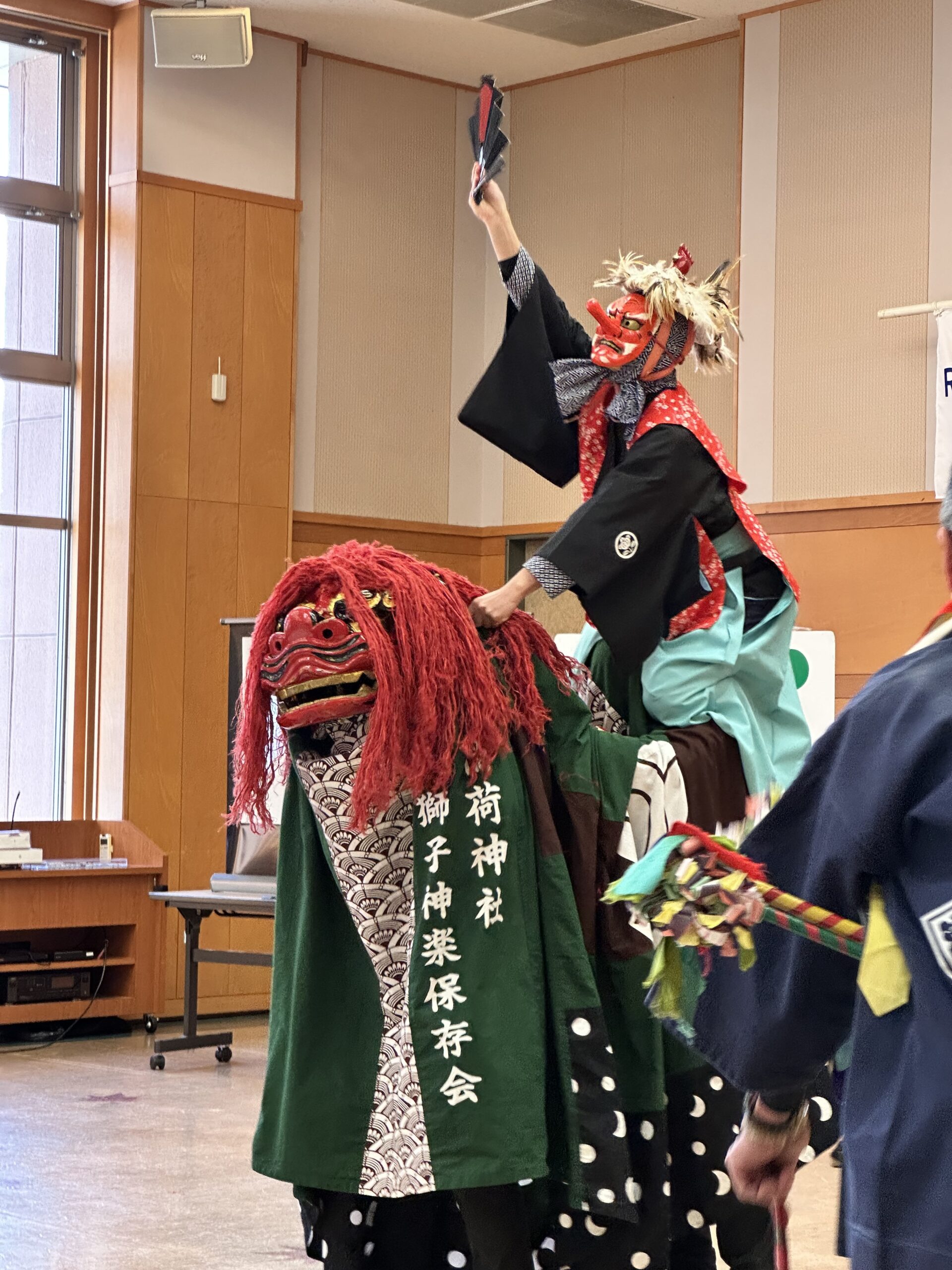 瀬古口稲荷神社獅子神楽保存会の獅子舞