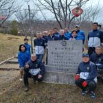 名張桜まつりの準備のために男山整備をする名張市議の小林勝と仲間たち